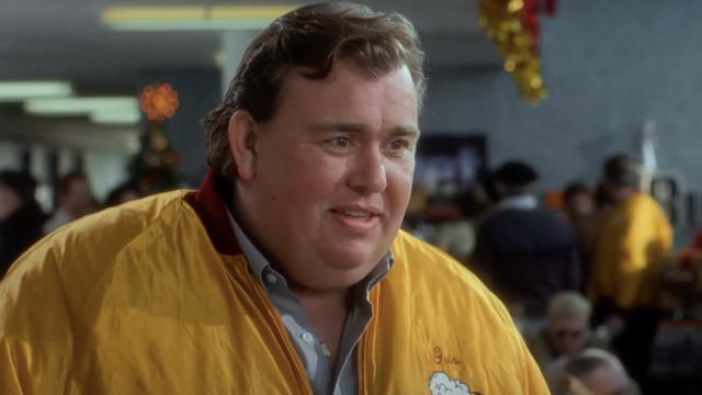 John Candy was paid 1 Mil for 3 days work on @nationallampoon s Vacation after it had to be reshot cause it orig tested badly 

But DYK that he was paid only $414 for his cameo in Home Alone? 

He basically did it as a favour to director John Hughes 

Home Alone made $476 million