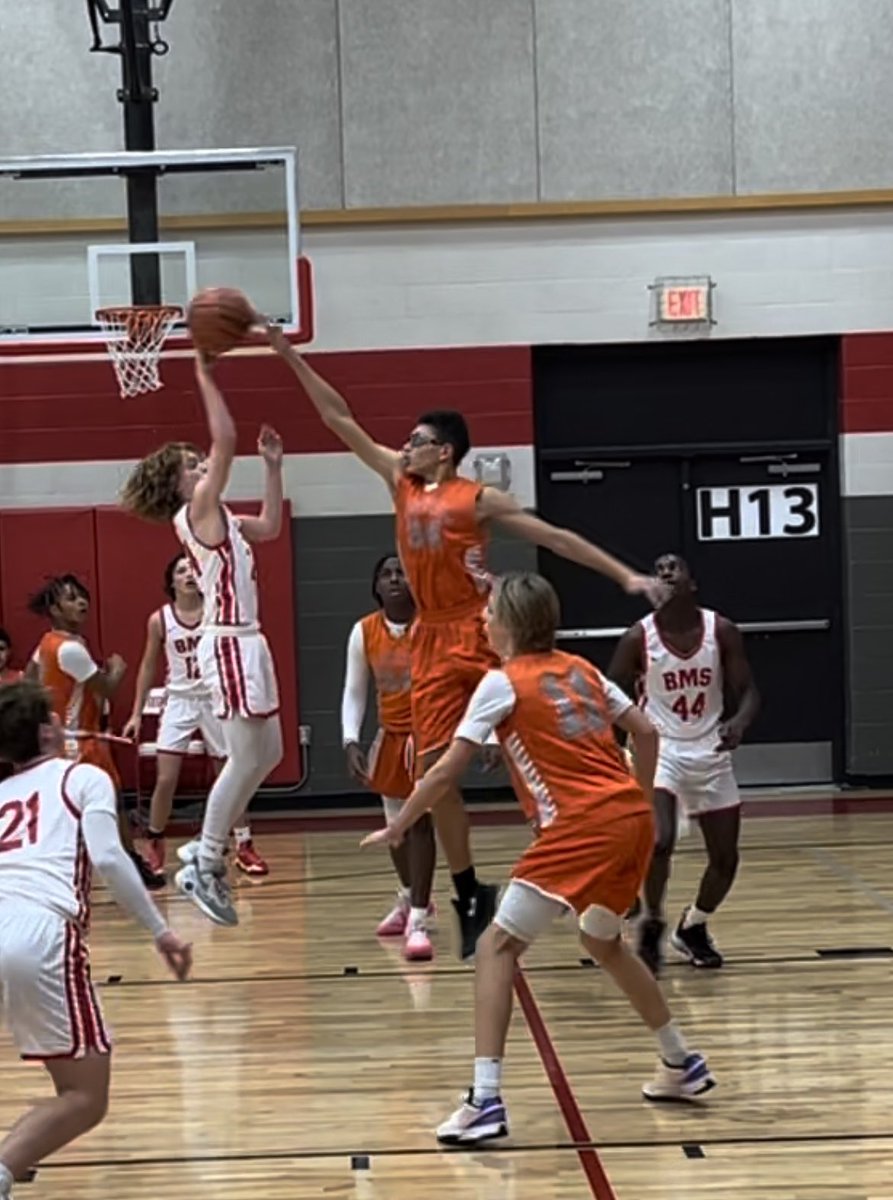 BrysonW_IronMan's tweet image. …block party last night ✌🏽
#shotblock
#basketball 
6’4”
13 year old
8th grade