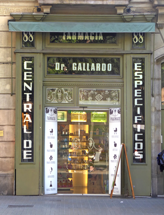 Farmacia Dr. Gallardo #Barcelona #retrosign #retrosignage #enseigne #rotulo #bcn #barna #Clasico #citymakers #architecture #city #vintage #Barcelone #comomolabarcelona #photography #photooftheday #photo #photoshoot #StreetArt #StreetStyle