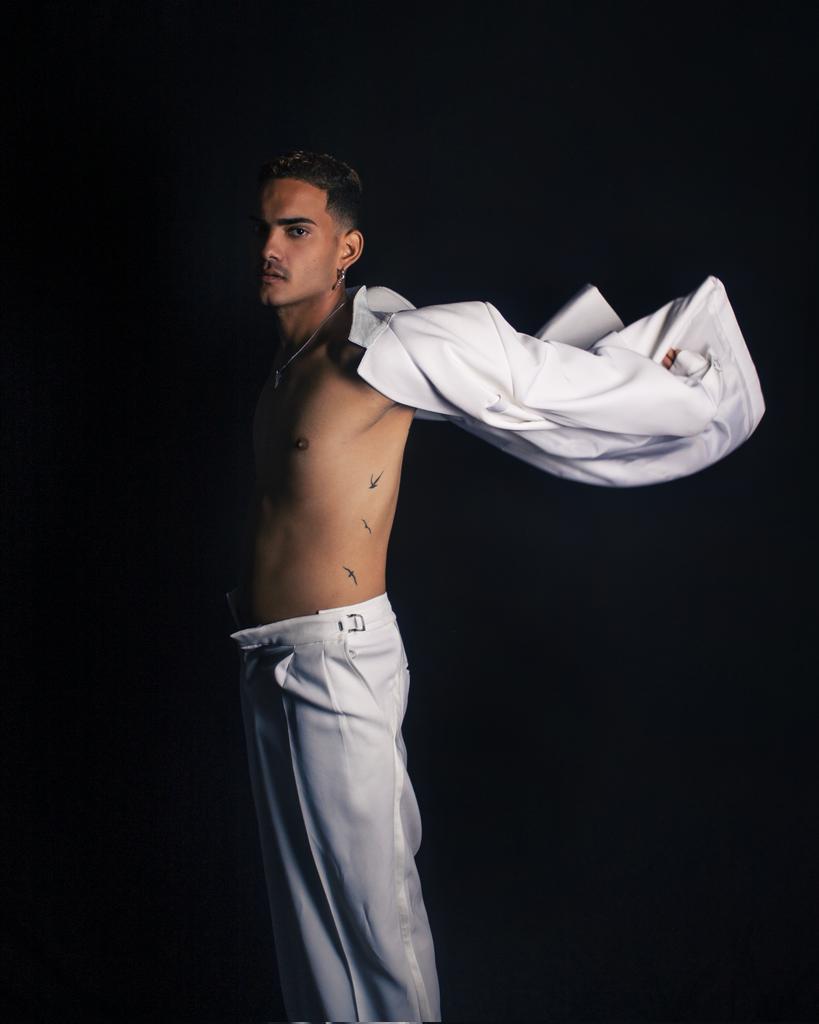 White like his soul 🤍

<a href="/adrian_liermo/">Adrianᵏᵖ</a> 

#models #models #Modelreveal #modeling #Studio #studio