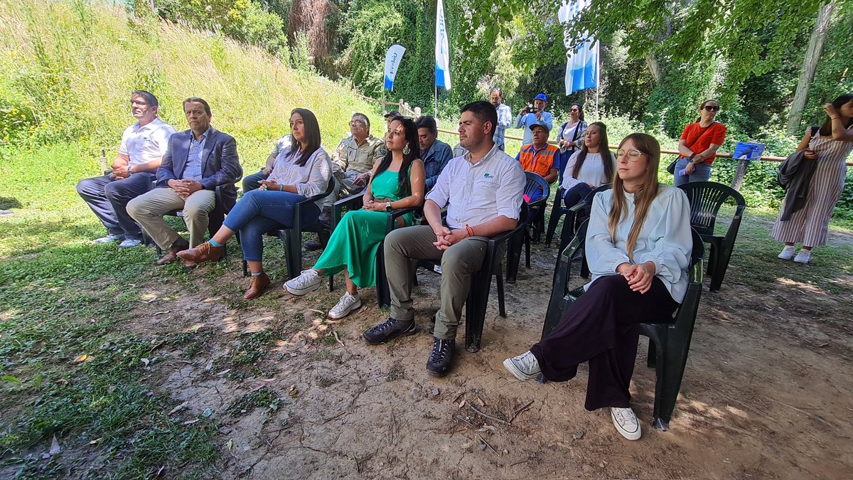 CONAFBiobio's tweet photo. ¡Seguimos fortaleciendo la alianza público-privada!
Gracias a la gestión de #Conaf y #Essbio, los y las guardaparques del Parque Nacional Nonguén contarán con una nueva vivienda 🌱🏡
La casa donada por la empresa permitirá mejorar la habitabilidad de las y los funcionarios. https://t.co/PsUQDqLyGx