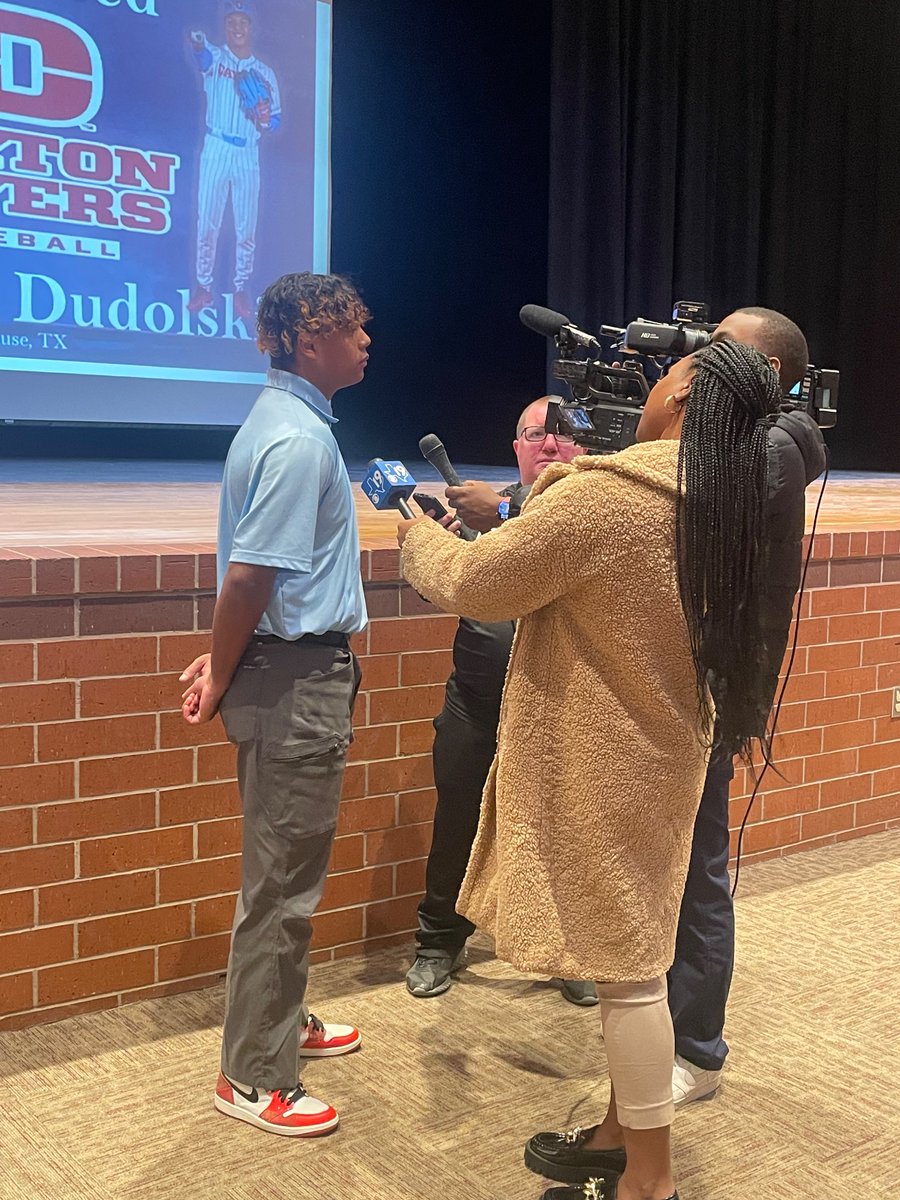 WHSTX_Baseball's tweet photo. What a great day at the Dub. First day of practice and another one of our outstanding Seniors signing. Congrats Mikey on inking your name with the University of Dayton!
@themichael2024 https://t.co/2TKUcVT8nn