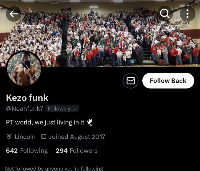 Dawg this fucking weirdo made my pic his pfp. The fuck is wrong with you people. https://t.co/pxverF