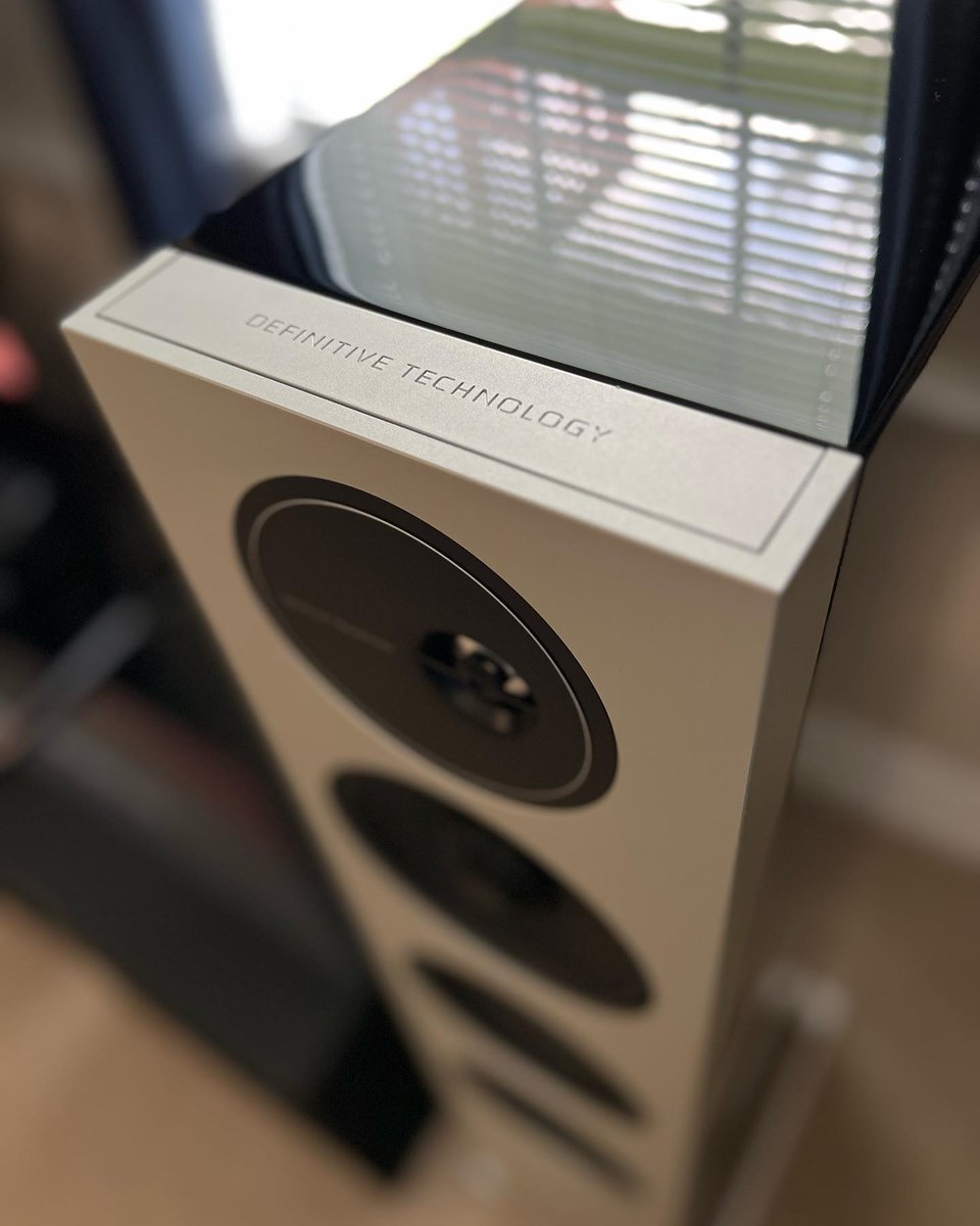 Nothing makes us brings us greater joy than sharing the excitement of the sonically obsessed! Check out @thecarnivorechristian’s sweet new Demand series D17 towers and D9 bookshelfs. What a great shot; #DefinitiveTechnology looks good on you! 🔊
