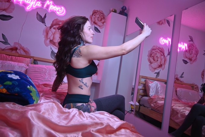 My room is such a vibe 😍 https://t.co/fRbD5or2iT<a href="/tag/newprofilepic"class="tags"><span>#newprofilepic</span></a>