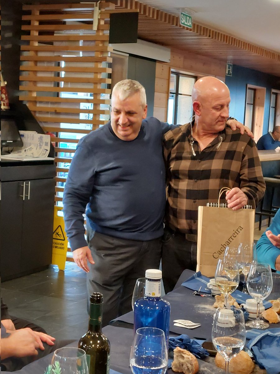lmorons's tweet photo. Esta tarde el Norte celebra con Benigno su jubilacion en @Viaqua tras 34 años de #Compromiso en los Servicios de #Cedeira, #Valdoviño y #Ortigueira. Un gran líder y compañero que nos une en las crisis y en las celebraciones aportando mucha energía positiva  y felicidad. Disfruta! https://t.co/craocD9s5Z