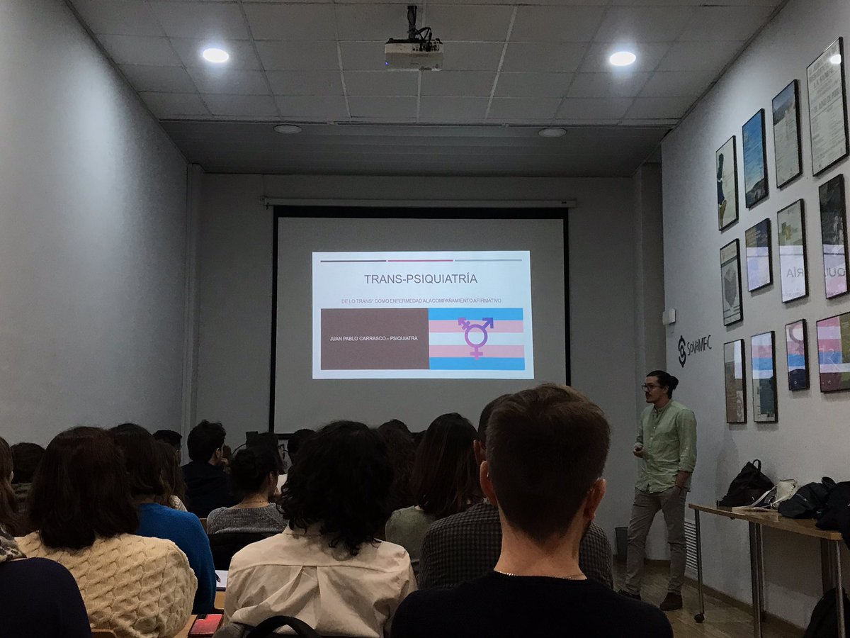 lucidelapuente's tweet photo. Gran tarde en la sede de @SoVaMFiC con el “Diálogo sobre transexualidad” propuesto por el grupo de trabajo de #SaludMental 

Muchísimas gracias a las ponentes por facilitar este encuentro entre profesionales sin perder de vista que ells son ls protagonistas 🏳️‍⚧️⚧ #lotrans https://t.co/jG0FlxH91C