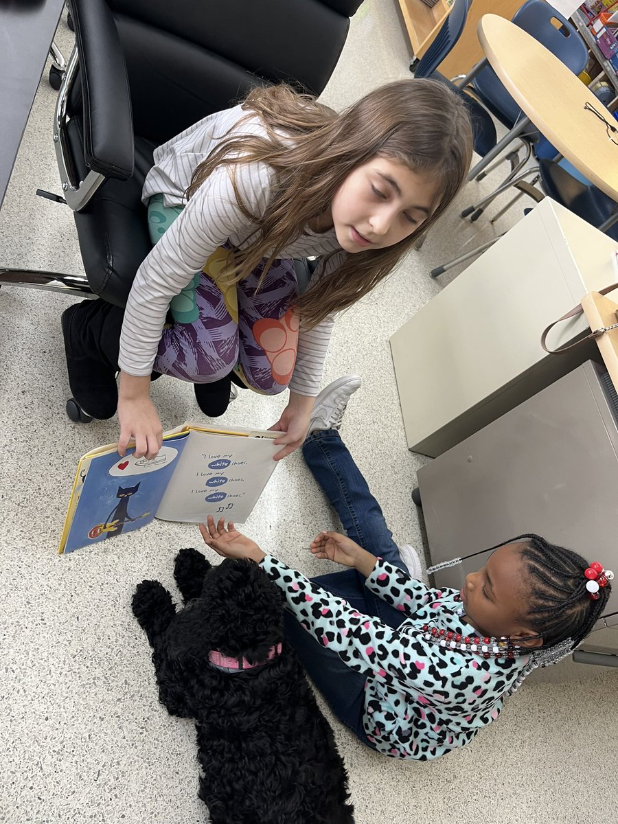 CPES4LIFE's tweet photo. Listening π Ears Program with @vbspca @kimellis3677 Dog πΆ Juliet πΎ loved listening to our 3rd grade readers π @vbschools @VBTitleI #ReadingtoDogs #listeningears @DrManigo @sarapmendez1 https://t.co/ThWPVIsWe6