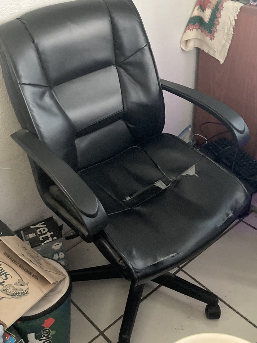 I wish I could buy a new chair but we’re saving so if we find a new house we can move out #gamingchair