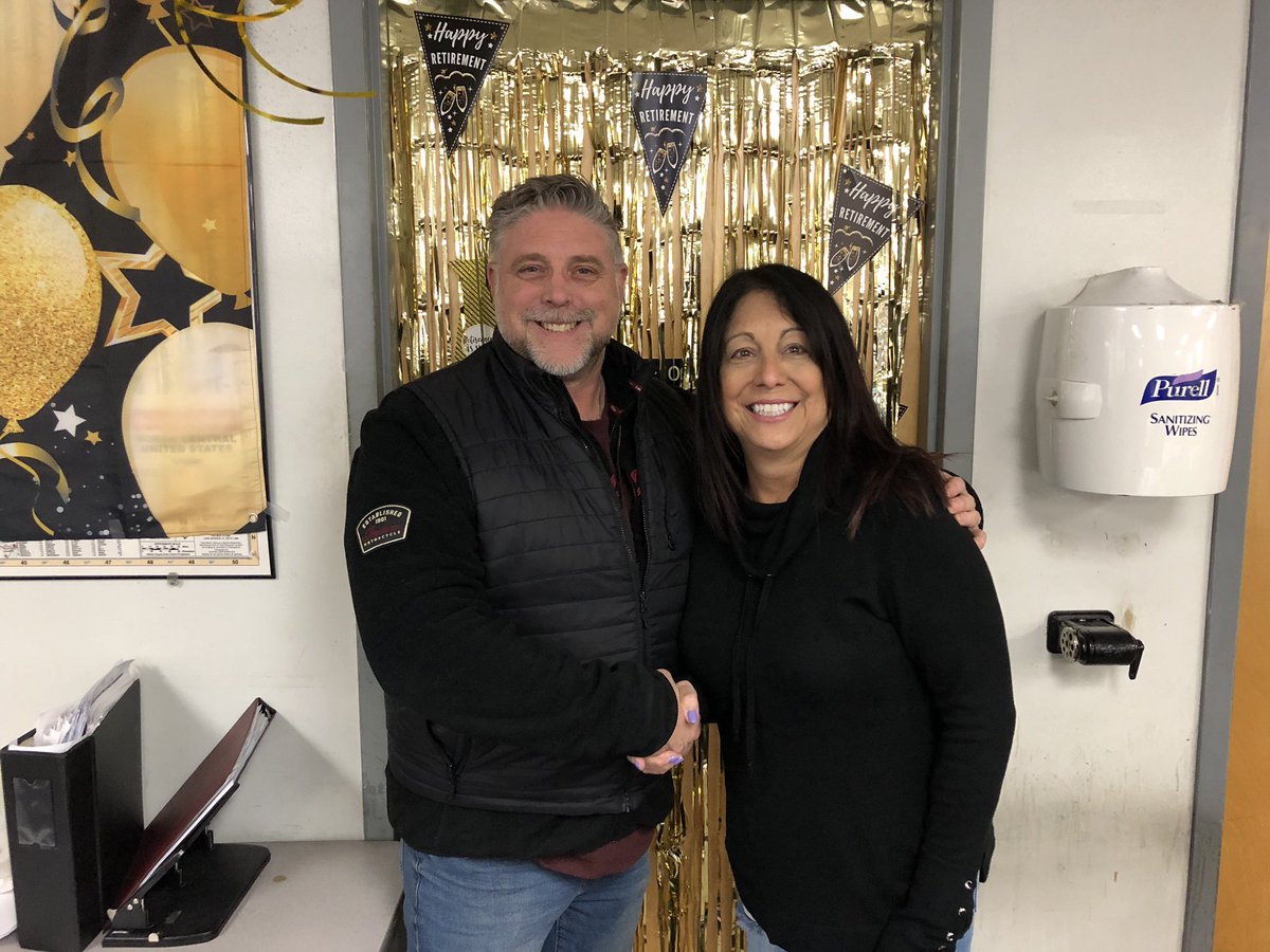 Congratulations 🍾 to Feeder Dispatch Manager Lori Haga on your retirement! Thank you for 30 years of dedicated service Lori, and for helping drive our success since 1994! #proudupser <a href="/UPSers/">UPSers</a> <a href="/KenSeader/">Ken Seader</a> <a href="/joeboyleups/">Joe Boyle</a> <a href="/ADDIL_FDR/">Addison Feeder Safety Team</a> <a href="/IllinoisUPSers/">IllinoisUPSers</a> <a href="/CP_UPSers/">Central Plains</a> <a href="/iltrucking/">Illinois Trucking</a>
