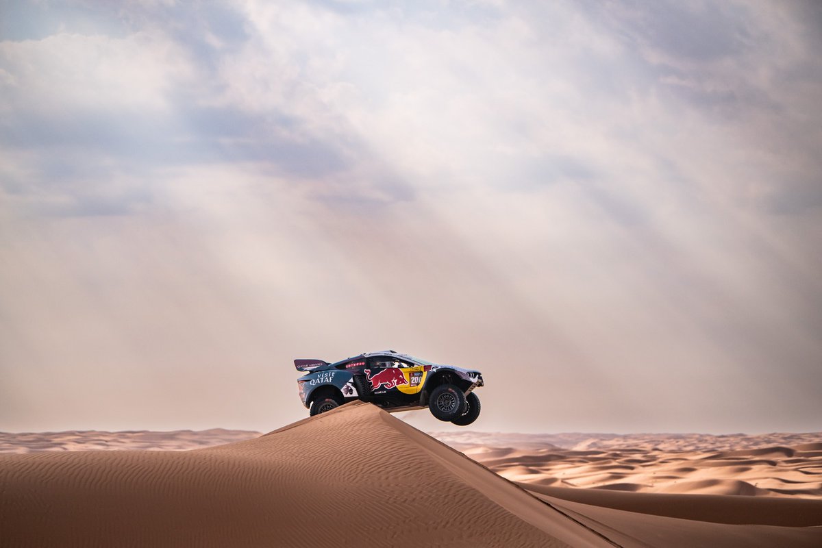 Dakar_arabic's tweet photo. 📸 مسابقة إيميلي بوكان للتصوير 📸
نحتفل بأفضل الصور من داكار!
🏆 الفائزون في هذا العام هم @victoreleuterio (فئة الأرض) و@eric_vargiolu (فئة المروحيّة) 👏 شكرًا لتصويتكم!

عملت إيميلي بوكان كرئيسة تحرير داكار حتّى 2010 عندما تُوفّيت في حادث طائرة في طريق عودتها إلى جنوب أفريقيا. أُطلقت هذه المناسبة تخليدًا لذكراها. ✨

#داكار2024 #ساعات_ريبيليون