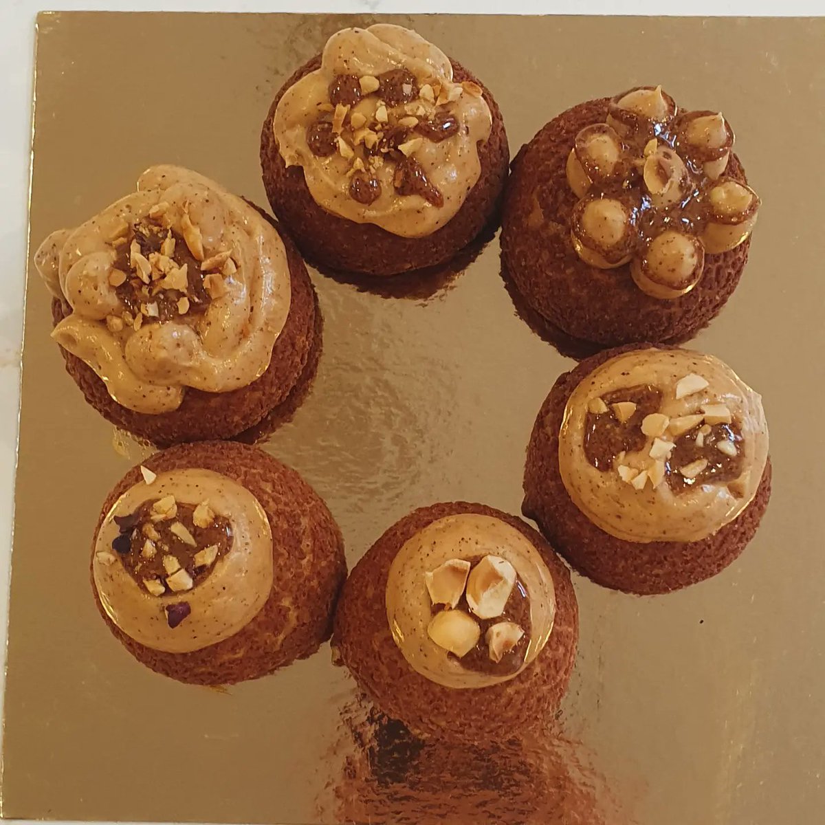 quooking's tweet photo. Voilà enfin la révélation des choux à la crème praliné ! 😋
J'ai eu la chance d'en apprendre plus sur différentes techniques liées à cet univers lors d'un bel atelier animé par la rayonnante @cestboncestmaison 🥰
#chou #praliné #pralin #pastrylover https://t.co/SCeWgiLrHR
