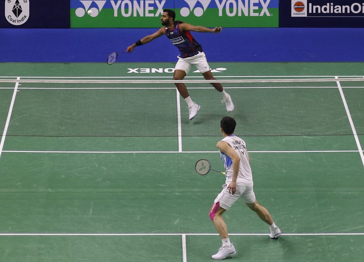 WasimSarvar's tweet photo. India's Prannoy H S returns to Chinese Taipei's T W Wang during the men's singles badminton quarter-final match at the Yonex Sunrise India Open 2024, in New Delhi, Friday, Jan. 19, 2024.@PRANNOYHSPRI #yonexsunriseindiaopen2024 #badminton #indiaopen2024 https://t.co/RR14GjdC8e