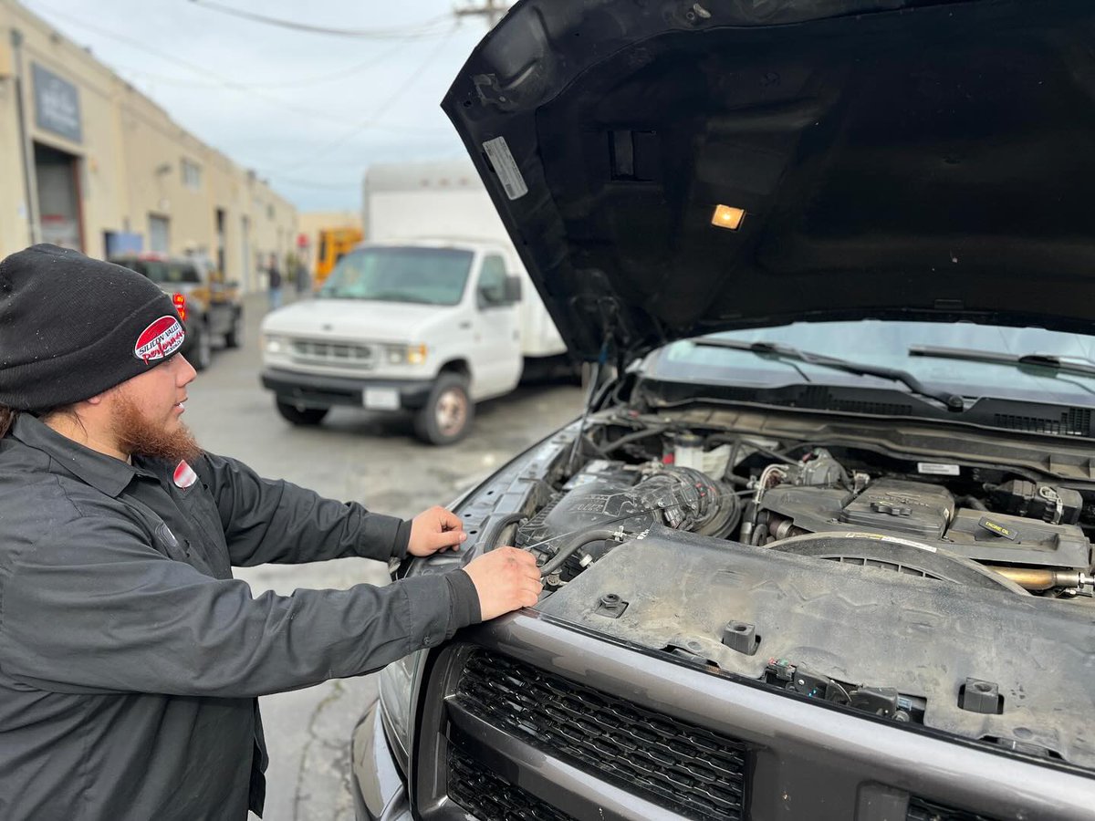 SVperf's tweet photo. Technician Ismael 👨‍🔧 wrapping up QC with a final visual inspection before customer picks up this vehicle.
Good to go was given ✅
Vehicle maintenance contact us.
☎️ 650-428-1754
📧 service@svperform.com 
#svperformance #autorepair #automotive #vehiclemaintenance #TGIF https://t.co/elVmJZ7tOA