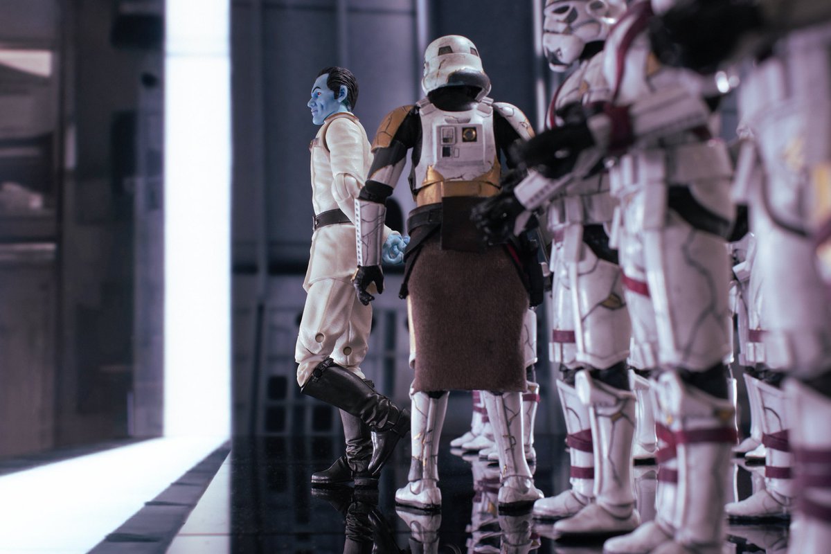 Mr_Storm_Davis's tweet photo. “THRAWN. THRAWN. THRAWN.”

The last of a trio of Enoch shots, this time with a more Thrawn focus. A digirama with my new custom Captain Enoch figure.

#Thrawn #CaptainEnoch #Ahsoka #Digirama #StarWars #StarWarsTheBlackSeries #ToyPhotography #Canon90D #MrStormtrooperDavis https://t.co/35uLCt1Cns