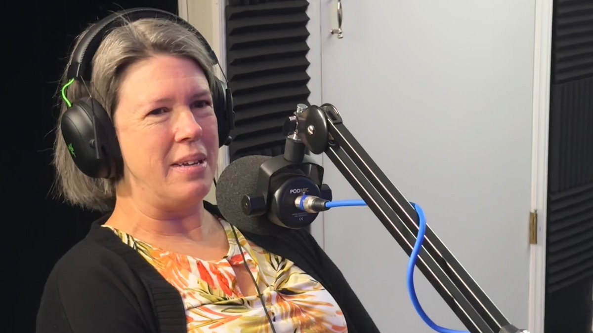 Devem's tweet photo. This episode: Dr. Emily Pake & Gretchen Cushing @BCSECHS who received the National Blue Ribbon Award! Hear about prestigious honor, registration, & the application process at ECHS.
@BeaufortCoSchNC #ThinkDifferentThinkBCS
@kristensaputo @Devem Listen: Thttps://bit.ly/3OeI4OW https://t.co/7SNyEllSN3