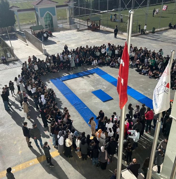 SehitKiz's tweet photo. Etkinlik haftasında bugün Halk Oyunları, Jimnastik ve Okçuluk gösterisi yapıldı. Emeği geçen tüm öğretmenlerimize ve öğrencilerimize çok teşekkür ediyor, iyi tatiller diliyoruz. https://t.co/lanjkuNv1S