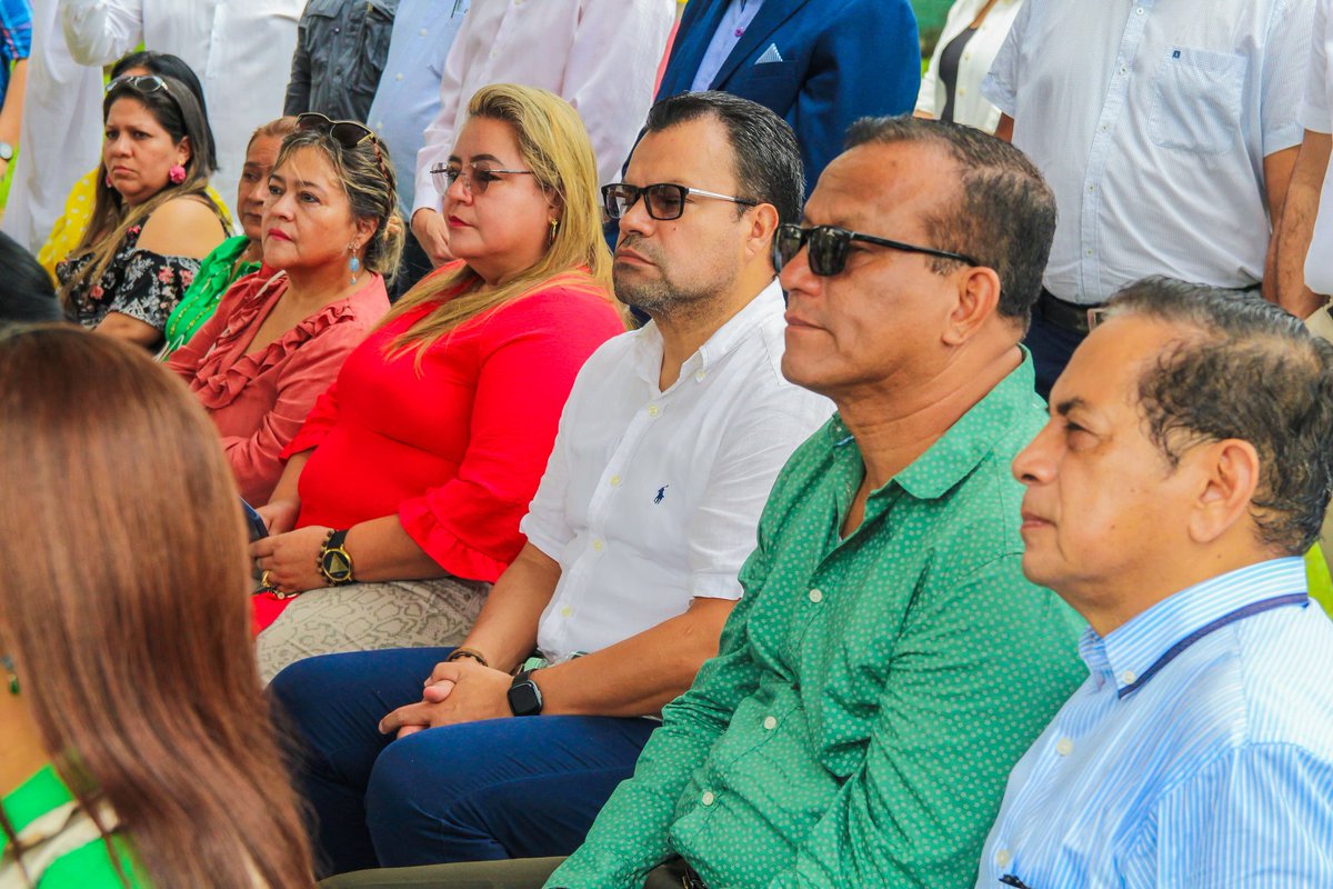 Fui invitado por el Grupo Inmobiliario <a href="/LAJOYAec/">La Joya</a> a la colocación de la primera piedra para la construcción de un UPC en el sector.
Lo gratificante de esta jornada fue el acompañamiento de los representantes de las urbanizaciones, acción que demuestra su compromiso con #Daule.