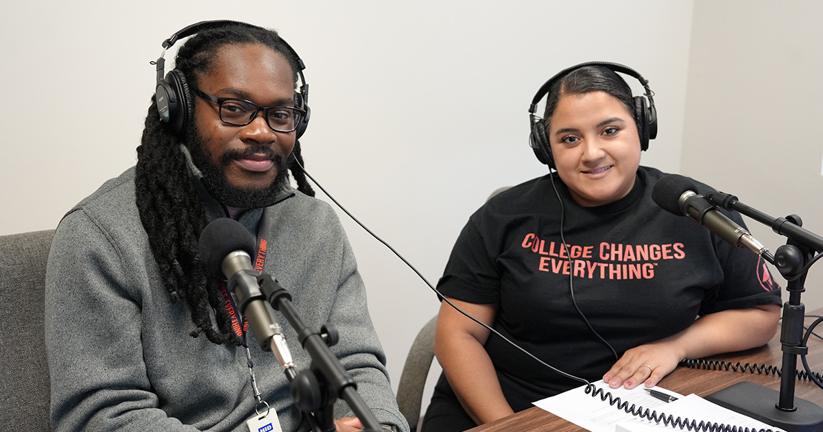 ISACFinAid's tweet image. Don't miss out on Episode 9 of the First Up Podcast where hosts Brian and Jasmine chat with ISAC Statewide Outreach Coordinator Renee Martinez about how important it is for students to take advantage of career fairs &amp;amp; early opportunities. bit.ly/3Rblaee #FirstGenStudents