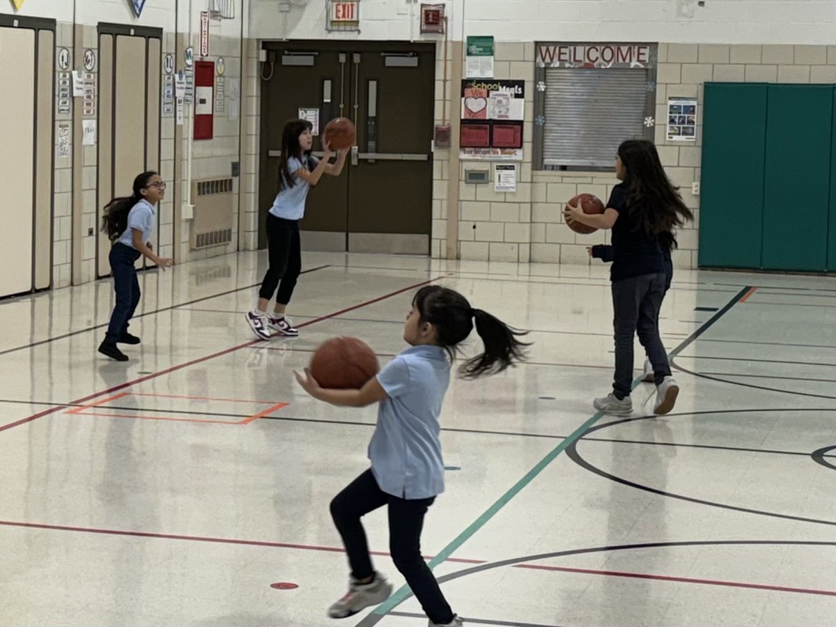 b_physical's tweet image. PE week in review… This week we have been working on our basketball 🏀 skills in preparation for our skills challenge.  We been busy working on ball handling, passing, and shooting.  Next week we will start working on jump rope skills.