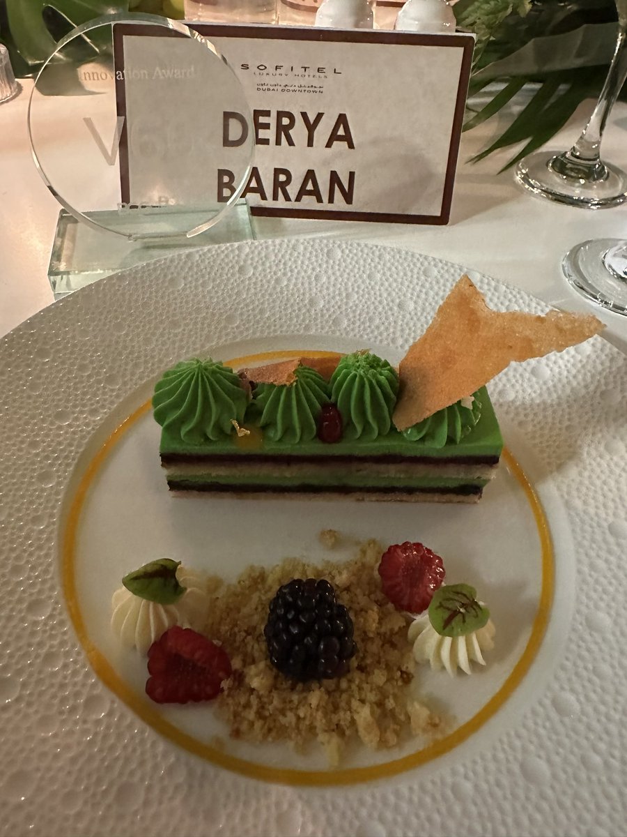 DeryaBaranB's tweet photo. Such an amazing night where I had the chance to see @KAUST_News graduates in the #V60 gala organized by BCG in Dubai. So many great women as role models in Saudi as KAUST alumni in climate and regenerative environment. Night ended with a sweet surprise having ‘innovator’ award 🤗 https://t.co/pZORRLvktP