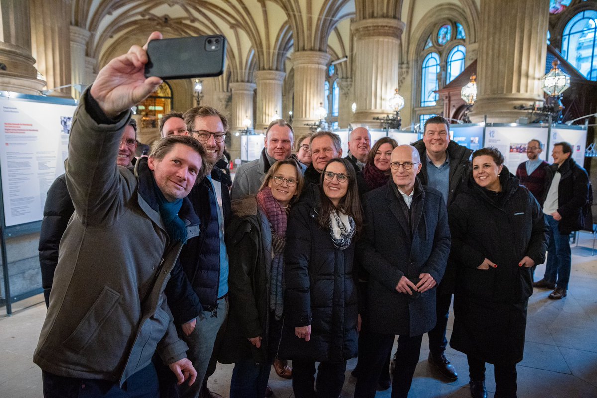 Spontane Senatssitzung heute auf dem Weg zur Demonstration gegen Rechts.. 😉 Wir wünschen ein schönes Wochenende!