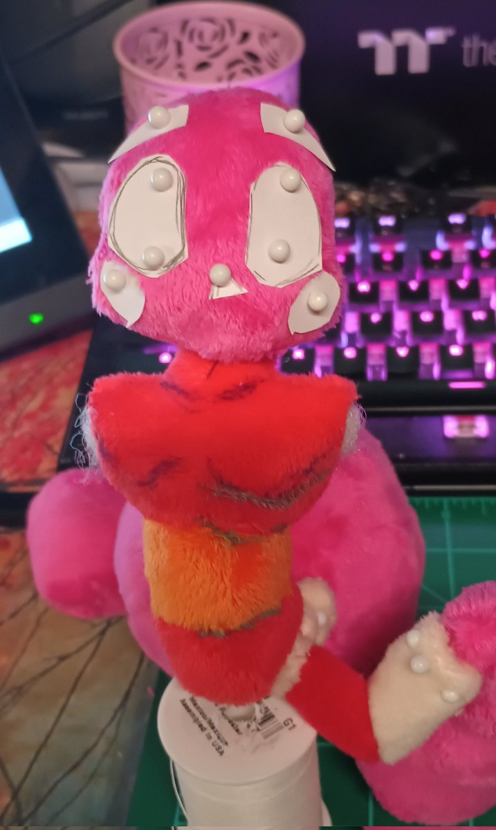 sakairi_chan's tweet photo. Have some plush wips of the lil micro music men!
Gonna do the embroidery before I move onto the arms
Design is by @IceTigerKitten and these lil spooders have overtaken my existence XD
#fnaf #FiveNightsAtFreddys #plush #plushwip #workinprogress #minimusicman #musicman https://t.co/EyEQJ4ZIhR