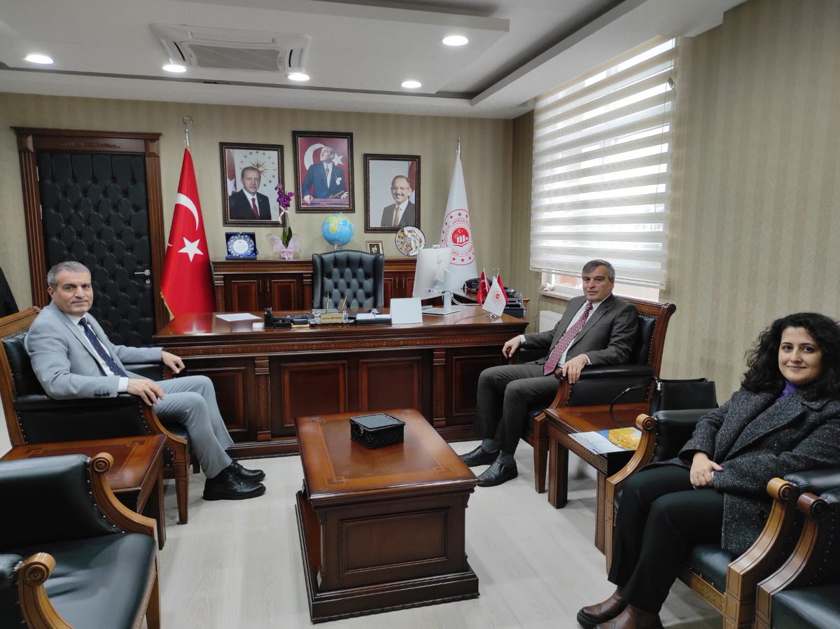 Tokat İl Kültür ve Turizm Müdürü Abdi DÖLEK Çevre, Şehircilik ve İklim Değişikliği İl Müdürümüz Selim BOYRAZ’a hayırlı olsun ziyaretinde bulundular.
İl Müdürümüz bu nazik ziyaretlerinden dolayı kendilerine teşekkür etti.
