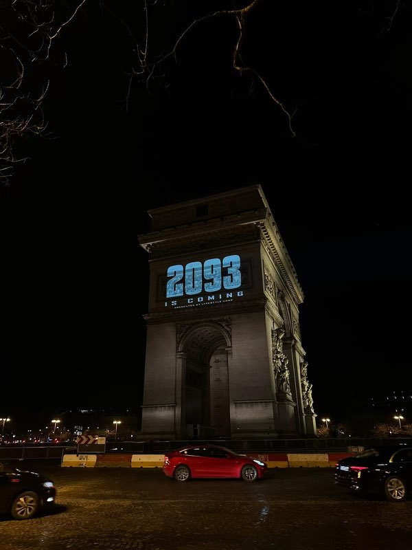 A projection for Yeat's new album has been spotted in Paris 👀🇫🇷 '2093 is coming'