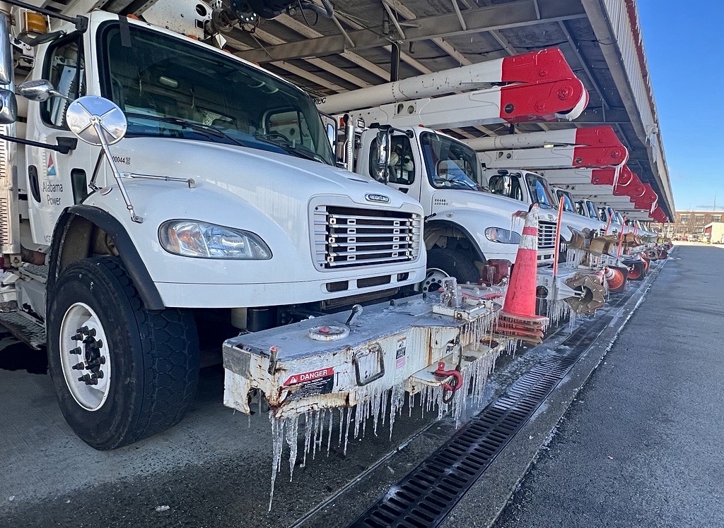 🥶 Freezing temperatures are here to stay through the weekend. Meeting your needs during extreme weather is our priority. Keep safety top of mind and visit alabamapower.com/winterweather for tips.
