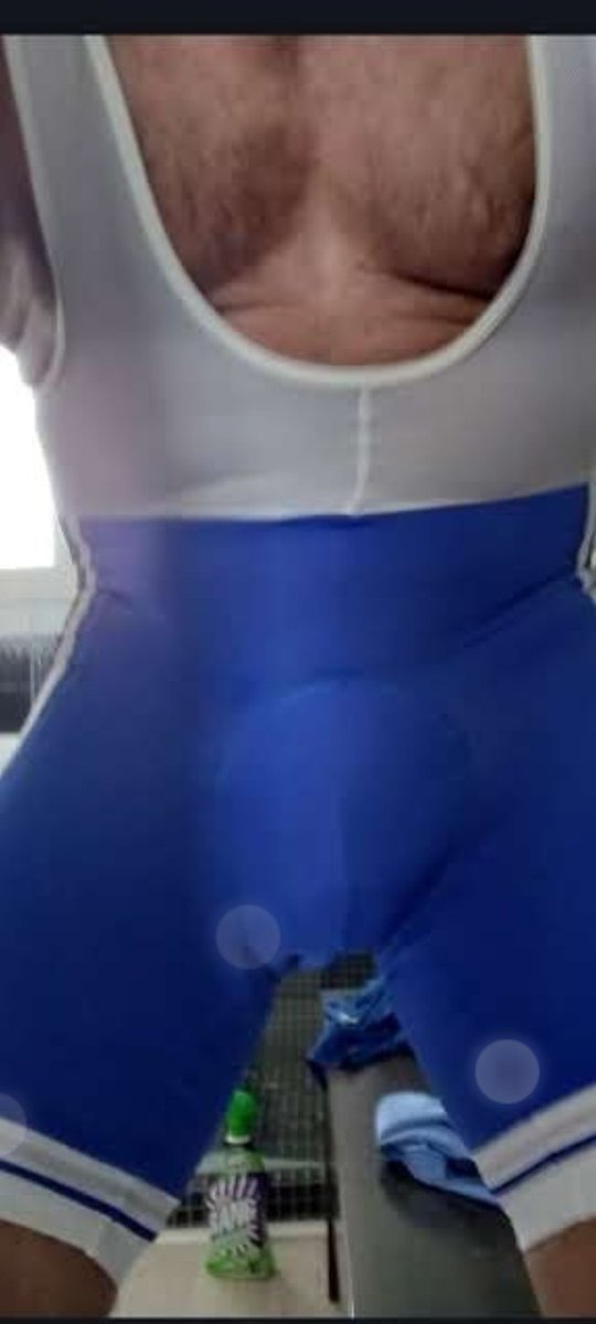 De rodillas Glory hole muriA , vienes?