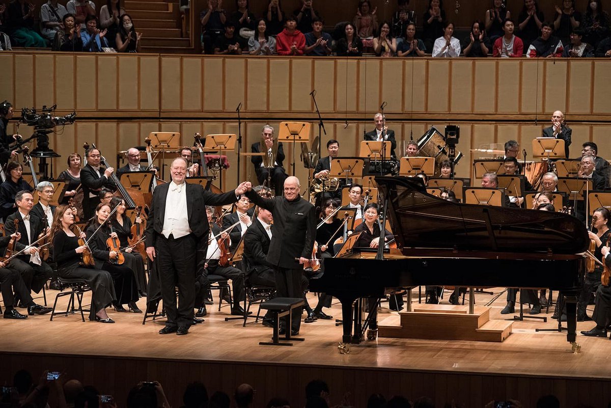 'Although Ohlsson found extraordinary nuances of phrasing and tone [...], the music unfolded in the most inevitable manner, as if it had always existed in some alternate eternity.' — @straits_times Thank you @SingaporeSymph! • bit.ly/ohlsson_concer…
