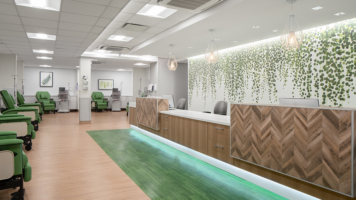 SWDesignPros's tweet image. Read our latest STIR® article to explore what to consider when designing to inspire healing and positivity in spaces where those outcomes are needed most in healthcare projects: bit.ly/3NXBizb

Designer: @ diginteriordesign (on IG)
📸: @ studiojpc (on IG)