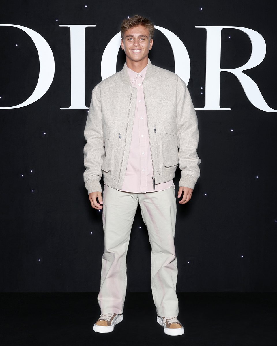 Surfer and Dior ambassador, Kauli Vaast added to the awesome roster of #StarsinDior braving the cold weather to take in the #DiorWinter24 by Kim Jones show on.dior.com/menwinter2024-… in Paris on Friday afternoon.
