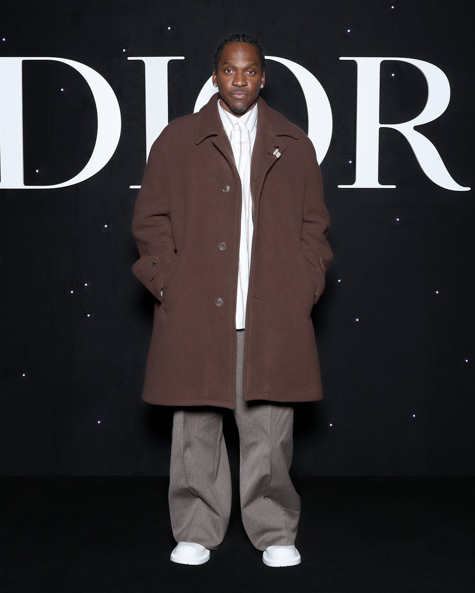 In selecting his front-row look from the new collection by Kim Jones, rapper @Pusha_T caught the softened essence of #DiorWinter24 on.dior.com/menwinter2024-… at Friday's show in Paris. #StarsinDior
