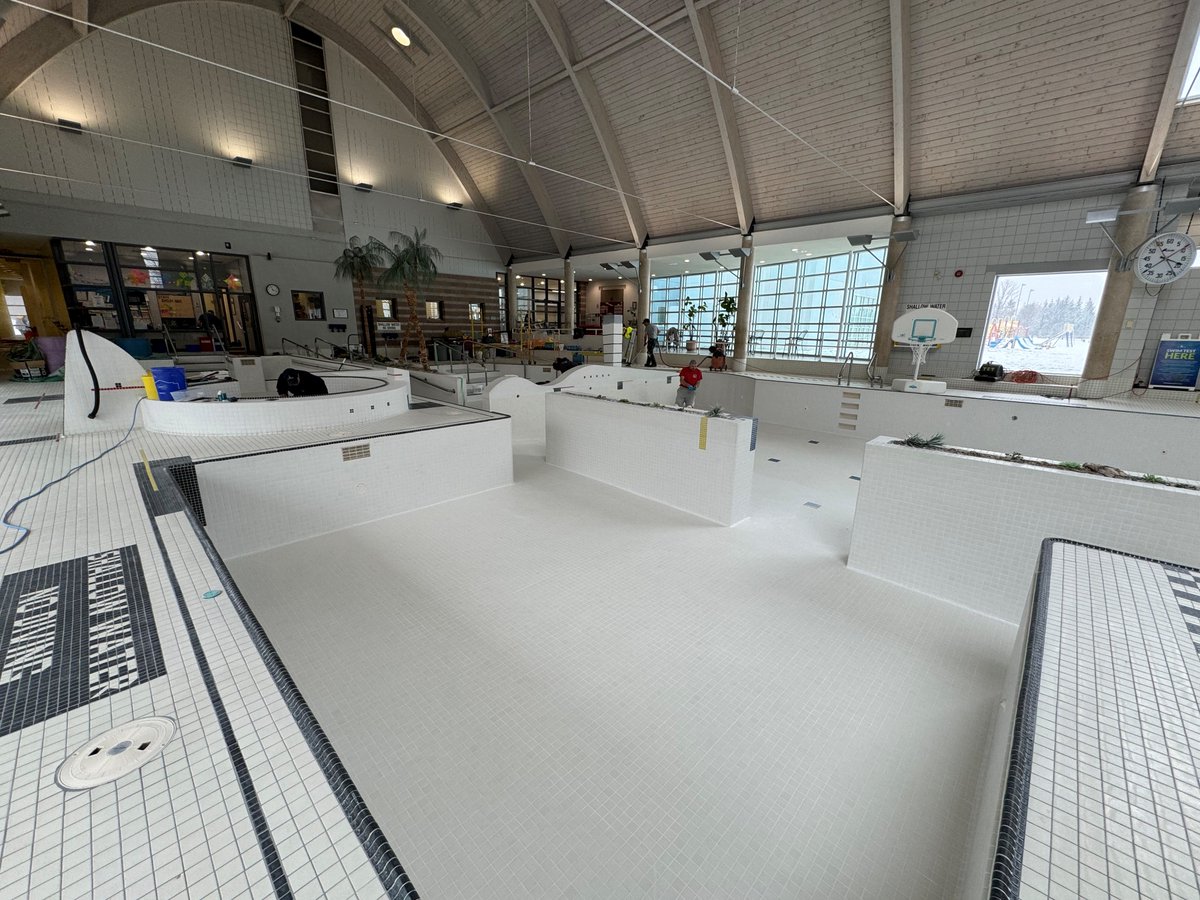 CityKitchener's tweet photo. Lyle Hallman pool has been undergoing some general maintenance since Dec. 24 and will be reopening on Jan. 22! Check out these pictures of the pool empty during the maintenance.
#KitchenerPools https://t.co/lGrc3xTqJz