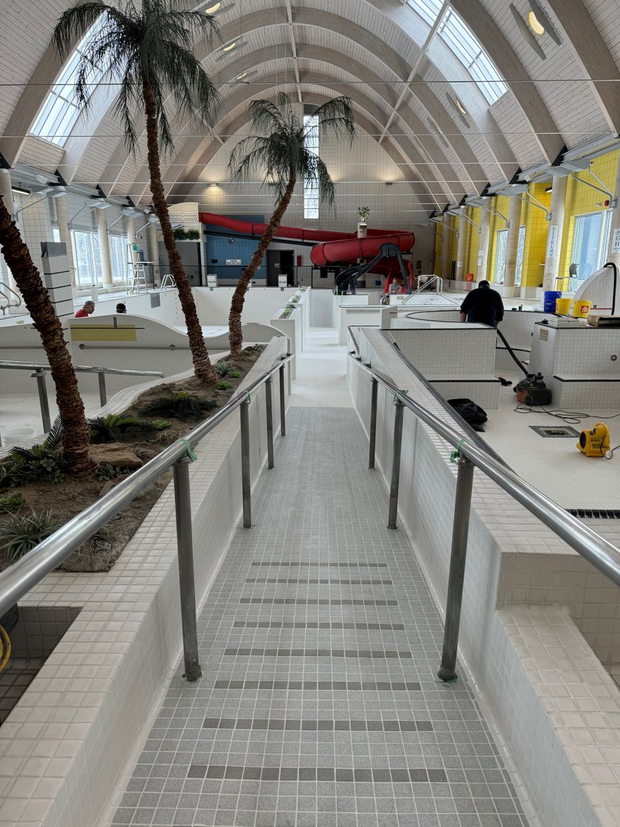 CityKitchener's tweet photo. Lyle Hallman pool has been undergoing some general maintenance since Dec. 24 and will be reopening on Jan. 22! Check out these pictures of the pool empty during the maintenance.
#KitchenerPools https://t.co/lGrc3xTqJz
