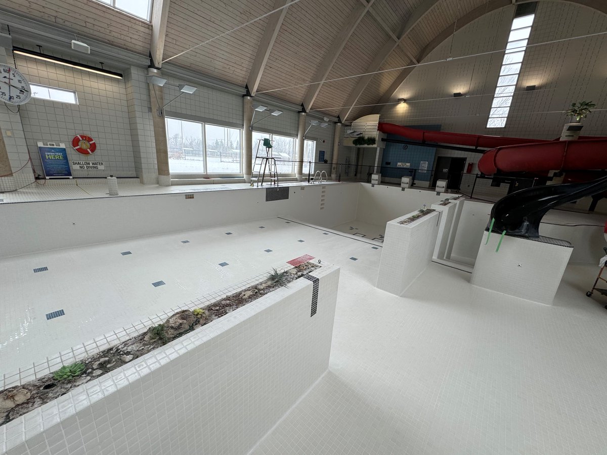 CityKitchener's tweet photo. Lyle Hallman pool has been undergoing some general maintenance since Dec. 24 and will be reopening on Jan. 22! Check out these pictures of the pool empty during the maintenance.
#KitchenerPools https://t.co/lGrc3xTqJz