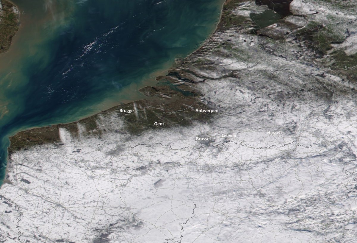 JonasDeBodt's tweet photo. Vanuit de ruimte zag ons land er vandaag zo uit! Wat een prachtig satellietbeeld! 
Bron: Worldview Nasa https://t.co/d5nkT6muA0