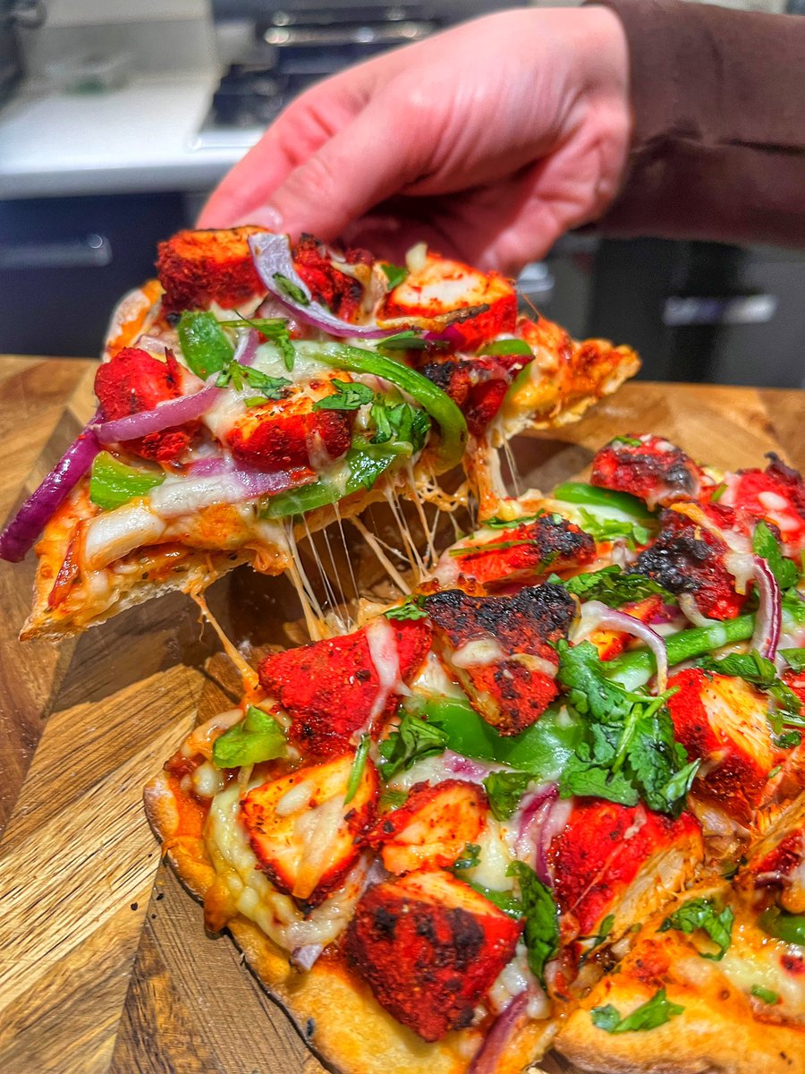 MattCooperBites's tweet image. Chicken Tikka Pizza Naan 😍
Wow - this was incredible. It feels and tastes like a treat but is actually quite good on the calories 🫡
Under 750 Kcal
55g of protein
Actually stunned how great this tastes. Who wants the recipe? 😎