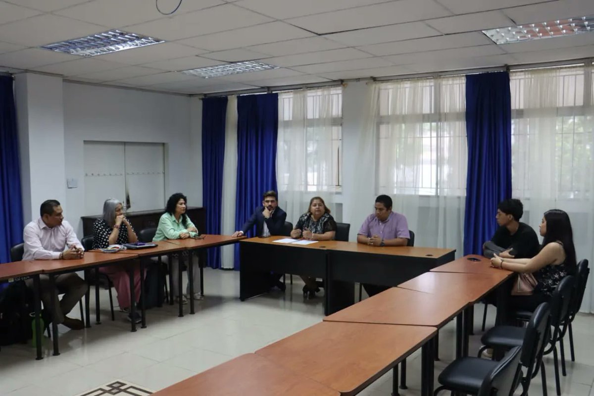 ProFacsoUG's tweet photo. Ante el vídeo viralizado en redes con la intención de desprestigiar a nuestra institución ante una difusión absurda. Sin instar al diálogo o poner en conocimiento a las autoridades como corresponde. 💙✨

#TODOSSOMOSUG https://t.co/z69tOdJ5EE
