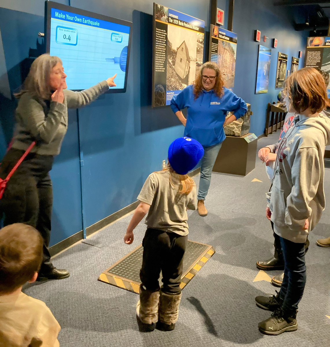 apseacanada's tweet image. Thanks to everyone who attended our APSEA Connect event in St. John's, NL on Nov 30. Fun was had exploring the interactive exhibits and learning from a Science Interpreter @NLGEOCENTRE.  Families also enjoyed connecting with each other and an APSEA ASL Specialist and Deaf Mentor.