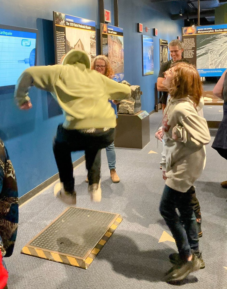 apseacanada's tweet image. Thanks to everyone who attended our APSEA Connect event in St. John's, NL on Nov 30. Fun was had exploring the interactive exhibits and learning from a Science Interpreter @NLGEOCENTRE.  Families also enjoyed connecting with each other and an APSEA ASL Specialist and Deaf Mentor.