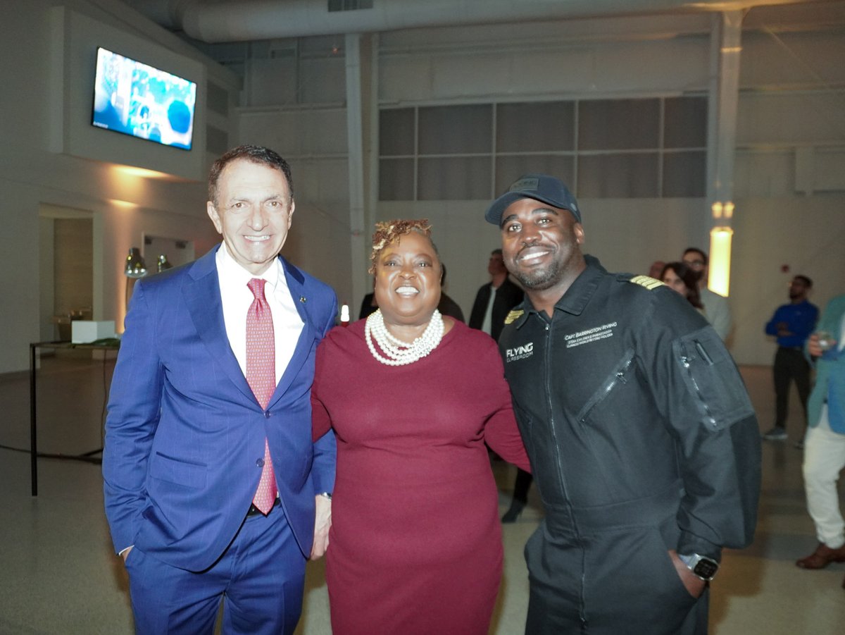 FTLCityNews's tweet photo. Thatโs it for the 2024 โ๏ธ #FlyFXE ACE (Achievements in Community Excellence) Awards- a celebration of outstanding service & philanthropic contributions to #FlyFXE & the #FTL community. Congrats to the winners
In ๐ธ : Mayor @DeanTrantalis, VM Beasley-Pittman, CM @greg_chavarria https://t.co/BmHf35gAIT