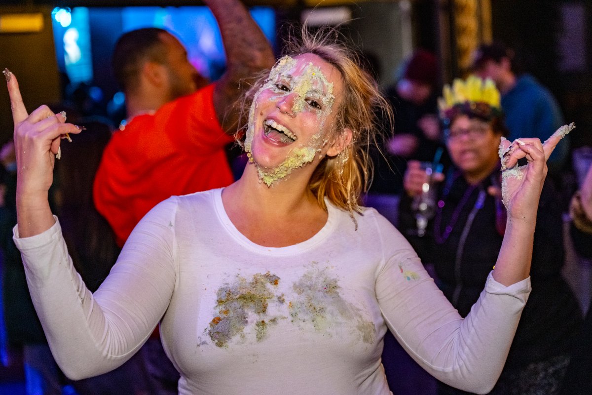 Wanna try your luck at the King Cake eating contest? 👀 Win a $250 gift card, a jumbo Mardi Gras bead necklace, and a Hurricane cup stuffed with goodies! 💫🎭 Get your tickets NOW here 👉 bit.ly/3Sp62f2