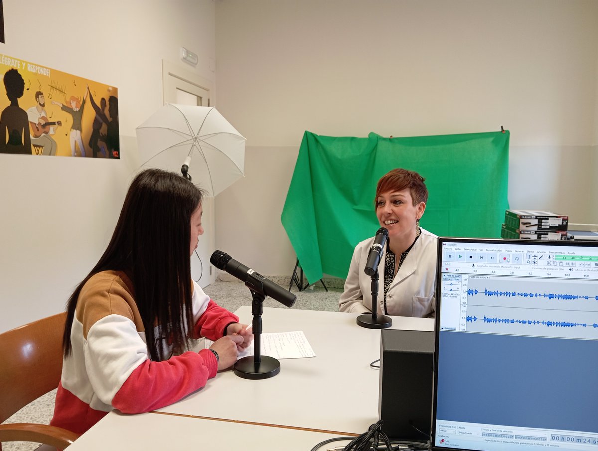En un nuevo programa de «Hablando con…» hemos tenido el placer de tener a Inés Cortés, profesora de Lengua castellana e Inglés.

Le hemos hecho unas preguntas que nos han dado a conocer, tanto su vida profesional como personal. ¡Pincha aquí!:
ivoox.com/player_ej_1228…