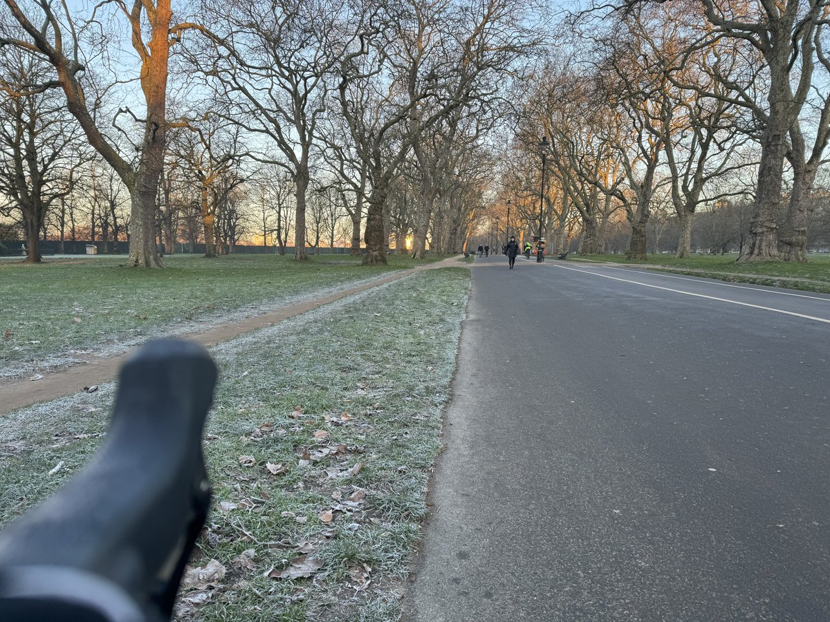 Cold but beautiful ride into Town this morning #London at it’s best in winter . #Wimbledon @BritishCycling