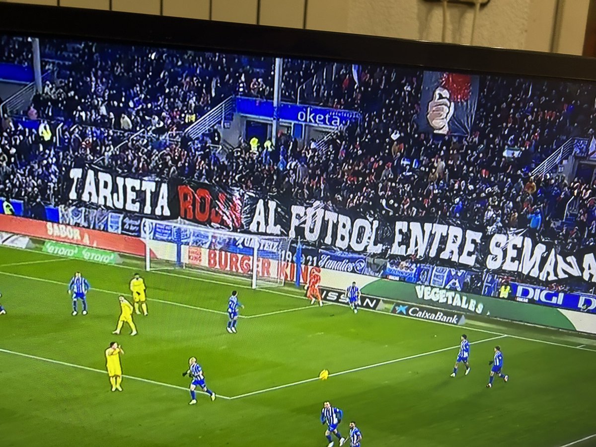 Los hinchas del Alavés enojados con “El producto” de España.