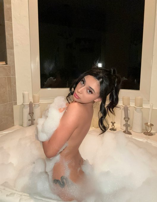 do u have a lighter ?🕯️ https://t.co/SGSPNxjoj0<a href="/tag/gagcity"class="tags"><span>#gagcity</span></a>