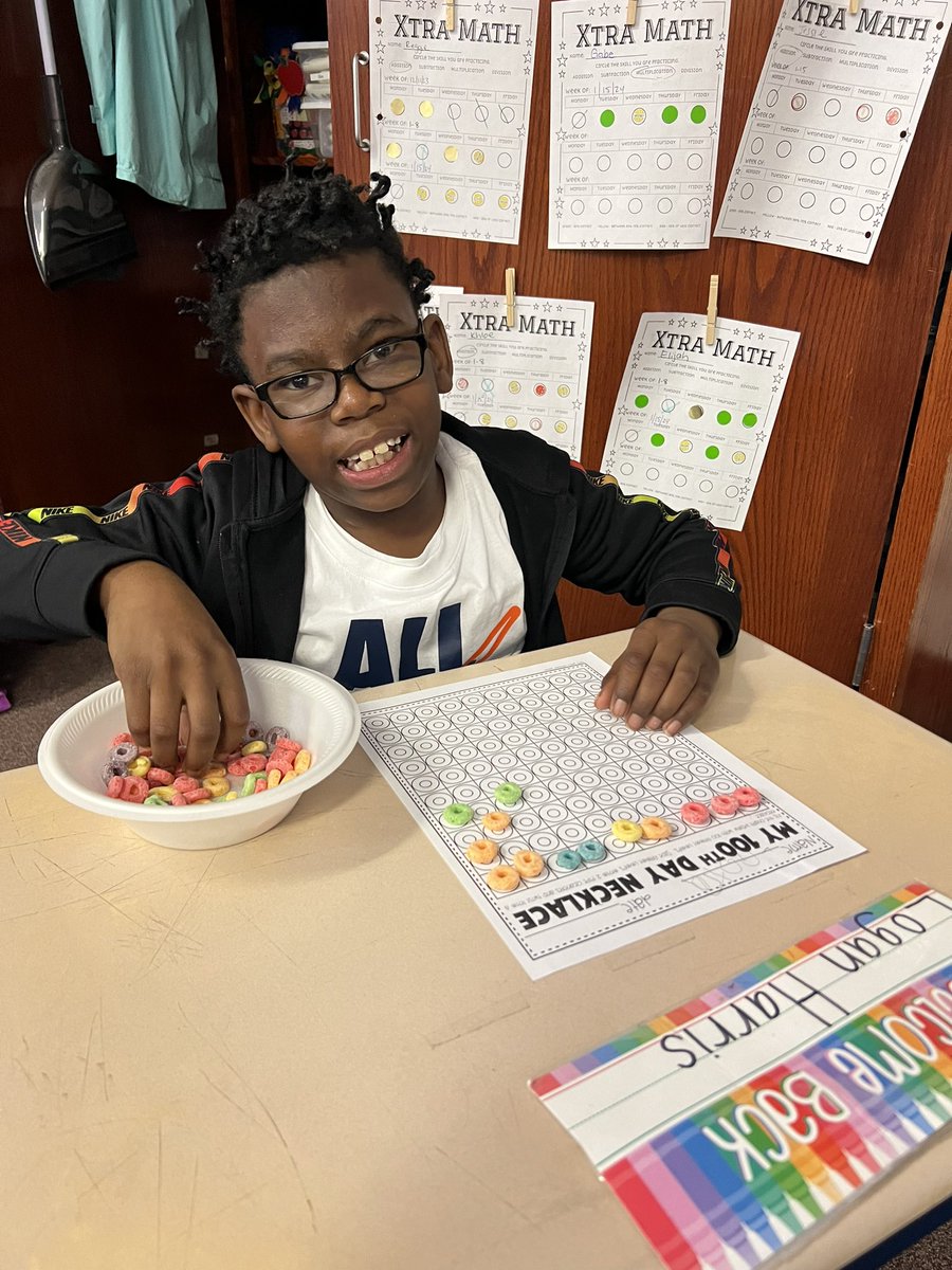 MsMarks_HES's tweet photo. Happy 100th day of school! 🎉 we counted by 1s, 2s, 5s, &amp; 10s to 100! Check out our 100 fruit loop necklace! https://t.co/mr1uvj5uhl